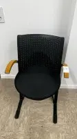 1 стул для посетителей
