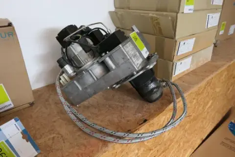 VIESSMANN oil fan burner with oil preheating
