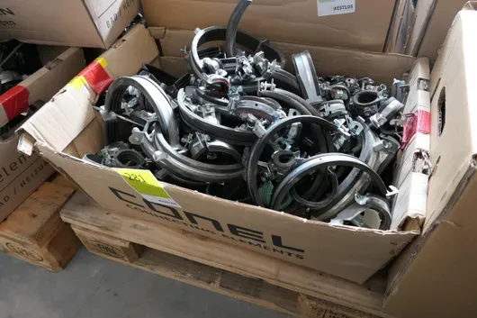 Posten Rohr-/Schraubschellen