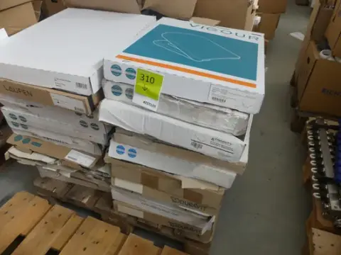 Lot of toilet seats from well-known manufacturers