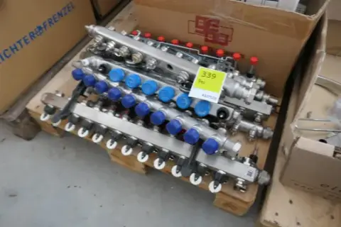 Lot of heating circuit manifolds