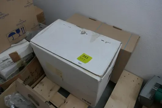 1x siège rabattable série 801, 1x lavabo Geberit