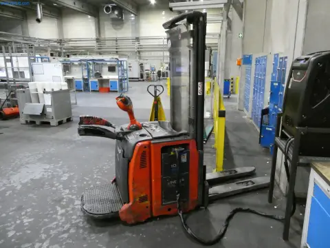 Elektryczny wózek paletowy podnośnikowy (późniejsze zwolnienie 30.11.2026) Linde L12AP