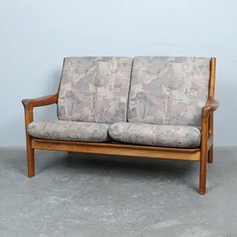 GEORG THAMS. for A/S VEJEN Polstermøbelfabrik. Sofa / two-seater, teak, Denmark, 1960s.
