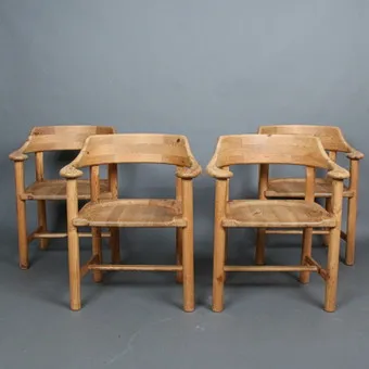 RAINER DAUMILLER. pour Hirtshals Savværk, ensemble de 4 chaises / chaises de salle à manger, pin, Danemark, années 1970.