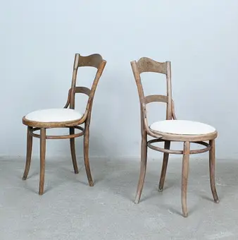 JACOB & JOSEF KOHN. Pair of chairs / café chairs, bentwood, Vienna.