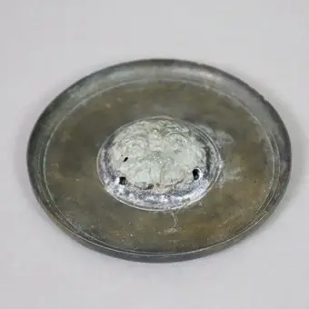 KLEINER METALLSPIEGEL IM TANG-STIL, CHINA.