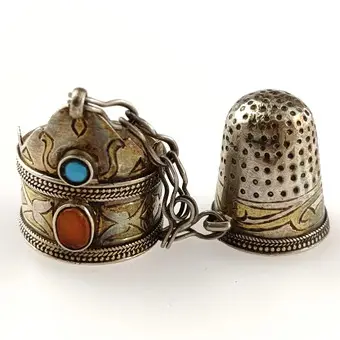 TURKMENISCHER RING mit Fingerhut "Kökenli Yüzük" - Zentralasien, wohl Afghanistan, 19./Anfang 20. Jh.