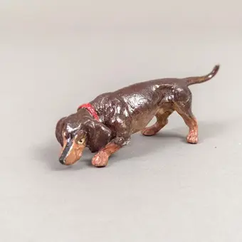 SNUFFELENDE TECKEL - Dierfiguur in de stijl van Weens brons, 20e eeuw.