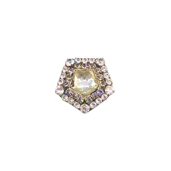 Broche med rhinsten