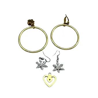 SCHMUCKSET AUS CREOLEN, OHRRINGEN UND ANHÄNGER.