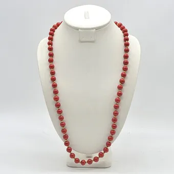 Collier de perles de verre, fait main, perles intermédiaires dorées, fermoir à vis, 20e siècle.