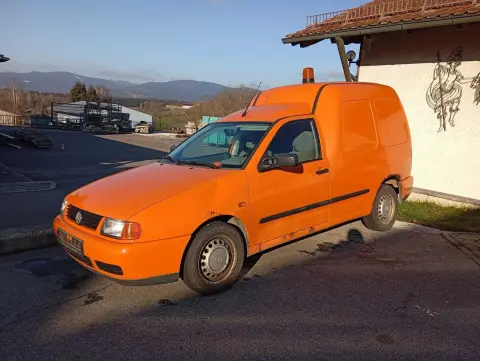 1 سيارة VW Caddy 9KVF