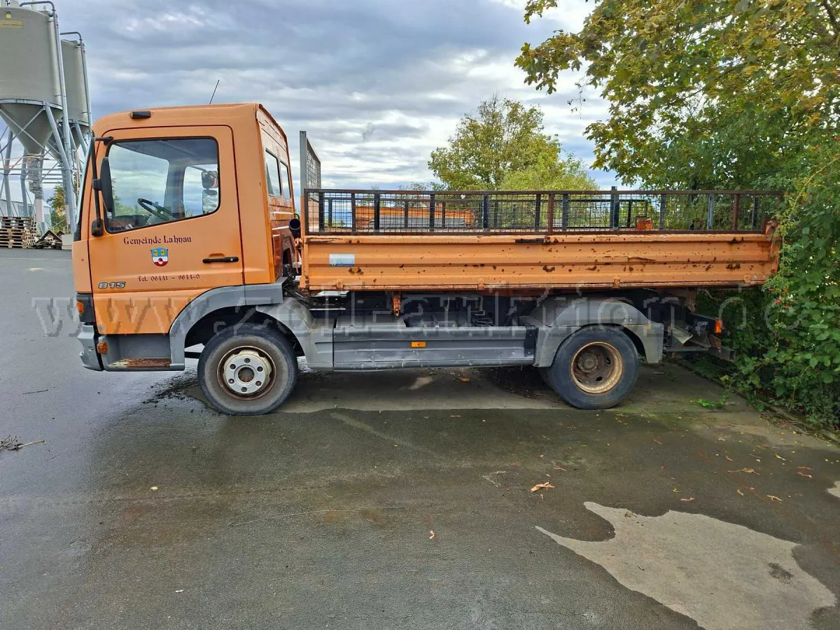 1 Dreiseitenkipper Daimler-Benz LKW 972.02 - defekt