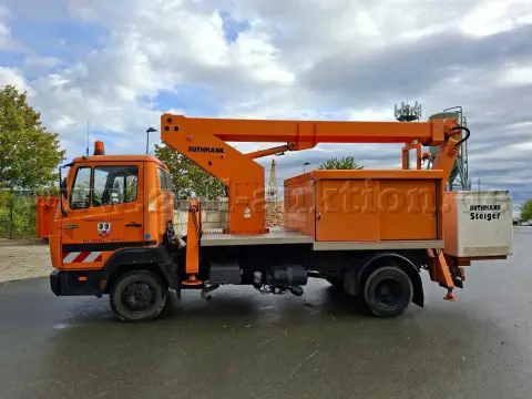 1 plošina Ruthmann Steiger T145 na nákladním voze Mercedes typ 814 - vadná