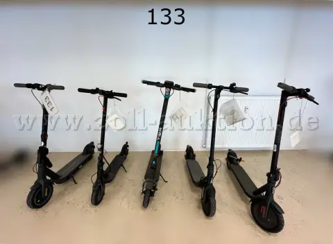 5 e-scooters in a lot, various brands