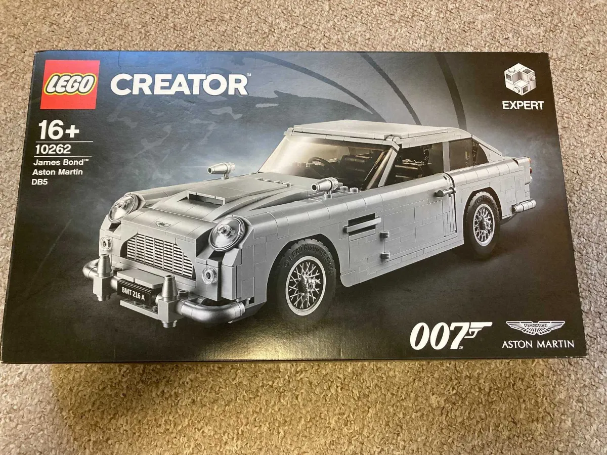 1 LEGO Creator Aston Martin 007 č. 10262