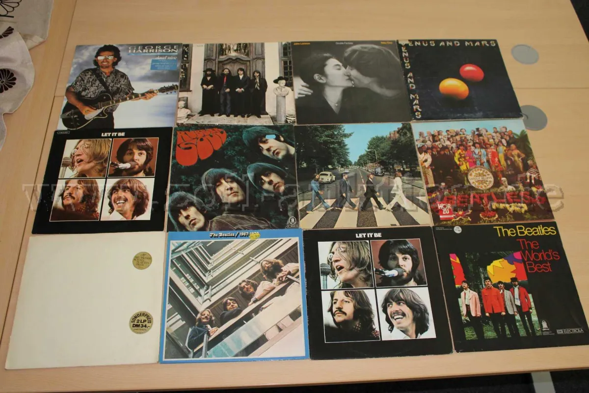1 Konvolut mit 12 Schallplatten