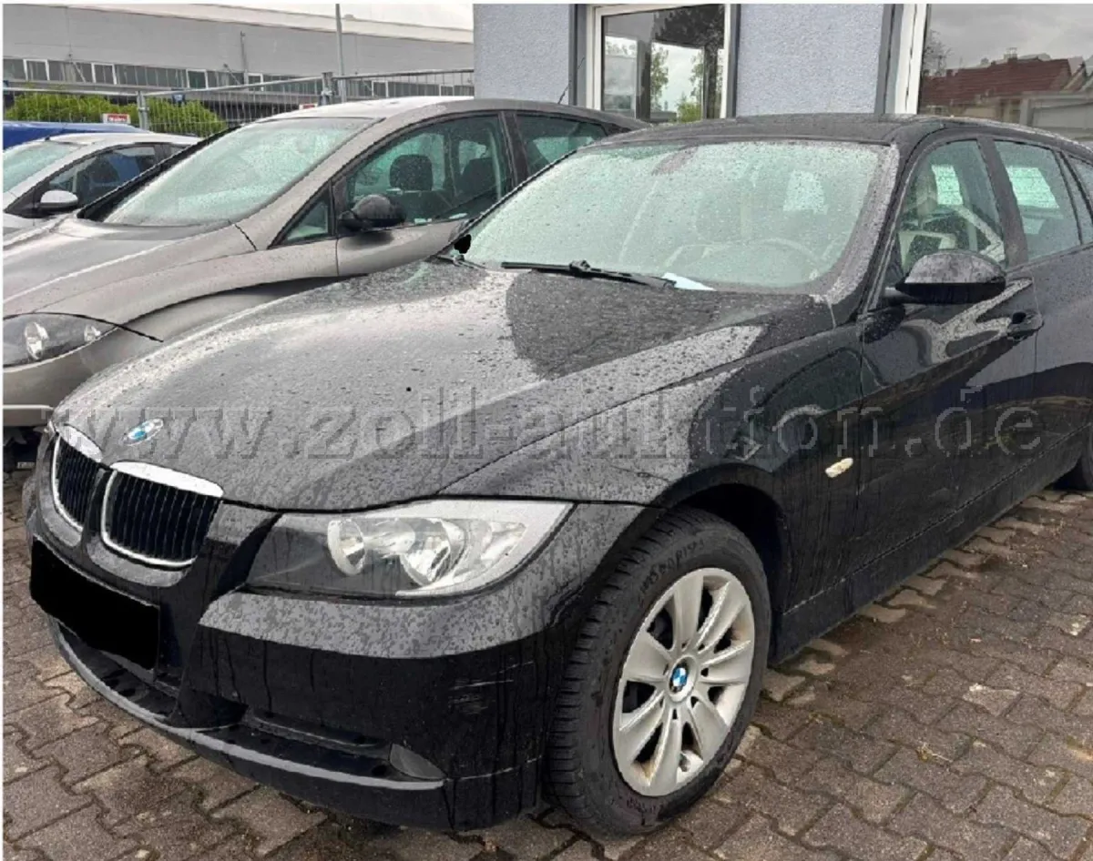 1 BMW řady 3 Touring/318i