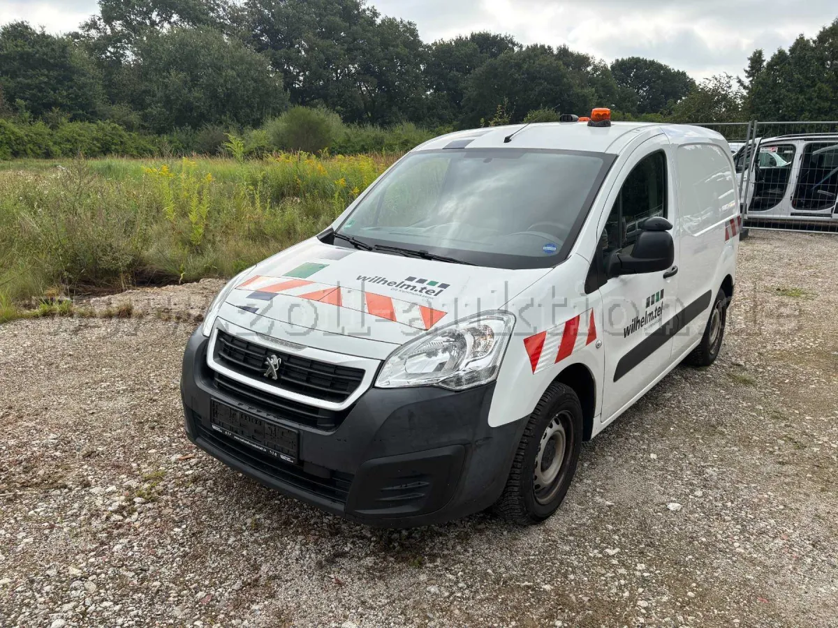 1 Peugeot Partner (white)