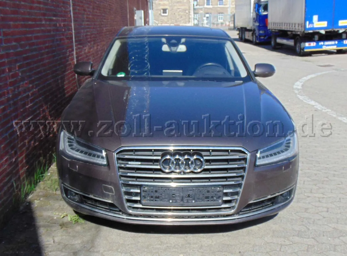 1 Audi A8 4,2l TDI ++dárce dílů++