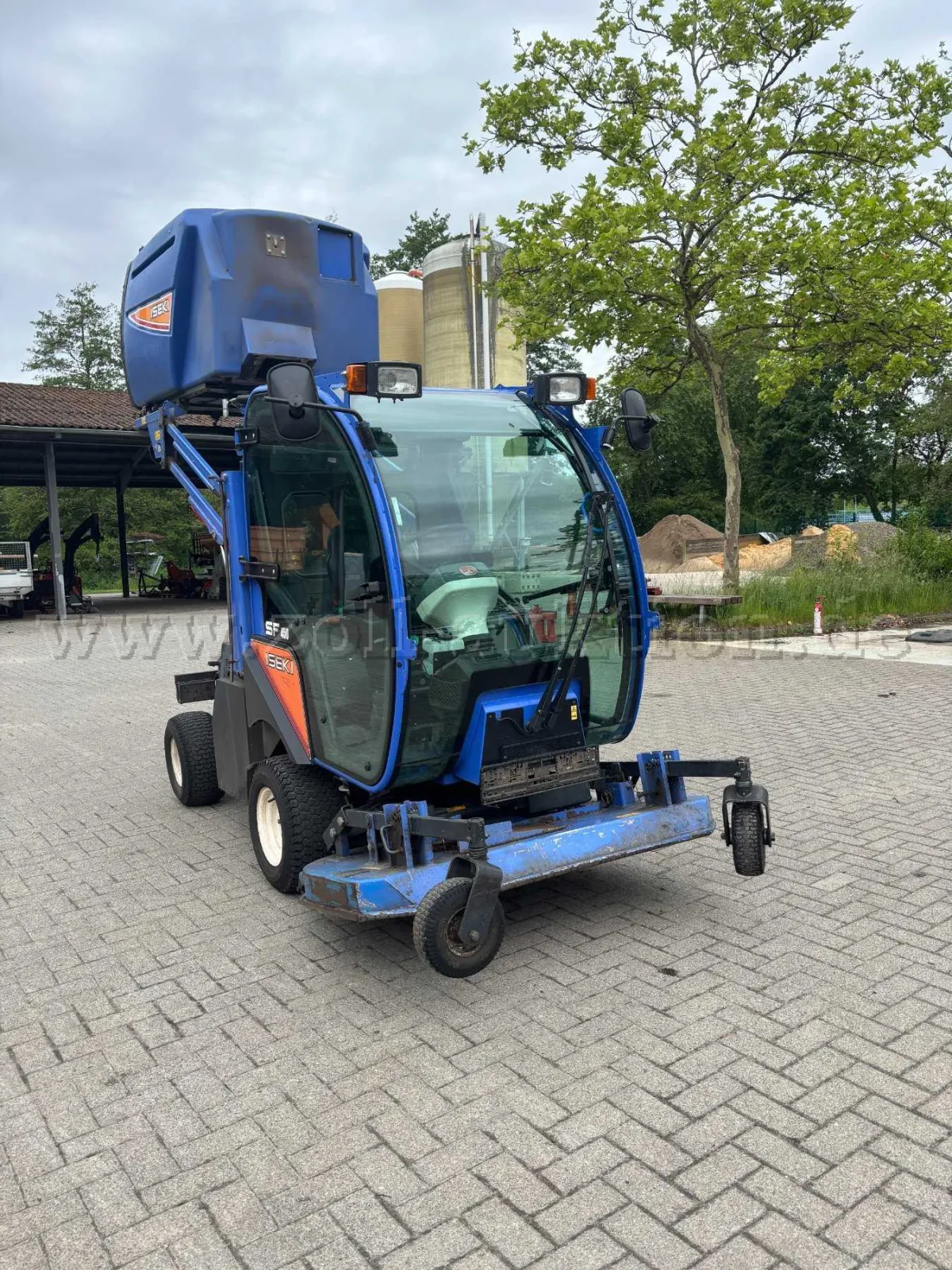 1 wide-area mower - ISEKI