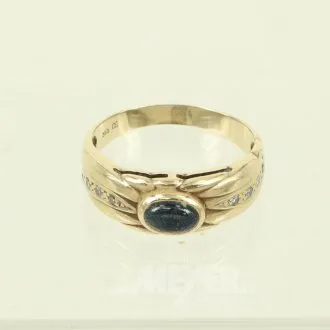 Ring mit Saphircabochon u. kl. Diamanten