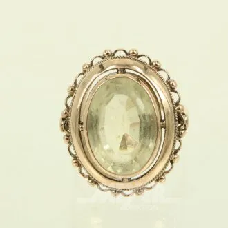 Ring mit hellgelbem Farbstein