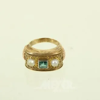 Aufwendig gestalteter Ring