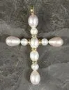 Pendentif – 585 or jaune, env. 6,2 g total, pendentif croix avec perles roses et blanches, l= env. 4,2 cm, Varioclip;