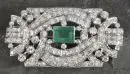 Brosche – Platin, ca. 27,6 g total, durchbrochen gearbeitetes Dekor mit ca. 131 Diamanten, ca. 5,4 ct, mittlere bis gute…