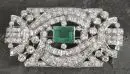Broche – Platine, env. 27,6 g au total, décor ajouré avec env. 131 diamants, env. 5,4 ct, qualité moyenne à bonne…