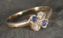 Ladies' ring – 585 yellow gold, approx. 1.7 g total, four-leaf clover shape, set with spinels and diamonds, size 53