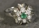 Damenring – 750 WG, ca. 3,0 g total, Blütenform mit Smaragd- und Diamantbesatz, Größe 53;