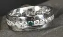 Bague homme – 750 or blanc, bague éternité avec 22 brillants blancs et 2 brillants couleur pétrole d'un total d'env. 1,5 ct, taille 67;