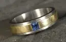 Bague homme – 950 platine/750 or jaune, env. 10,1 g au total, saphir taille carrée, taille 67;