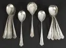 Cuillères à glace, 12 pièces et 1 cuillère à crème – Argent 800, env. 340 g, manches avec monogramme gravé, cuillère à crème avec manche coquille, L= 14/14,5 cm ;