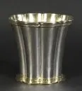 Gobelet à pied "Bossard, Luzern" – Argent 925, env. 593 g, intérieur doré, corps conique octogonal, H= 14 cm, vers 1900 ;