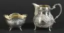 Pot à lait et sucrier – argent 800, env. 230 g, intérieur doré, sur 4 pieds galbés, décor rocaille en relief, H= 5/9 cm
