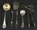 Pièces de service, 6 pièces – argent 800/925, env. 176 g, manches avec différents décors, L= 11-19 cm, 2 pinces, fourchettes, 1 cuillère,…