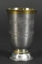 Zunftbecher – 800 Silber, ca. 86 g, innen vergoldet, Glockenkelch mit graviertem Zunftwappen mit 2 Äxten, bez. "1907-1957 Hermann…