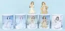 Figurines, 5 pièces - anges "Goebel" – porcelaine, polychrome, H= 16 cm, chacune en boîte métallique d'origine ;