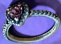 Silberring-925- "Pandora", roter Centerstein, beidseitig klare Steine, 2 fehlen,RG 52, 2 gr.