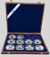 10x velké medaile "Das Geld Europas" v dřevěné krabici, všechny boxed, pr. cca 5,3 cm každá, Ni/Cu postříbřené