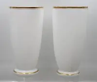 Paire de vases en verre dépoli, probablement vers 1900, France, décor doré, 1x fortement frotté, H 29,5 cm chacun