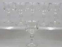 6 verres à vin, verre incolore à picots, probablement anciens, env. H 13,5 cm