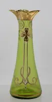 Vase vers 1900, verre vert avec émail peint, env. H 23 cm