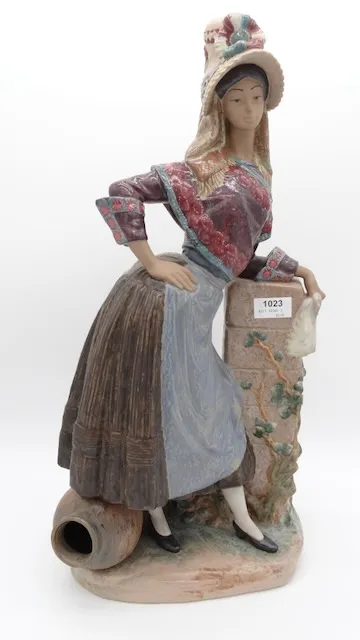 1 figurine en porcelaine « Femme » Llando sig.
