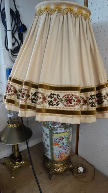 1 large table lamp China
