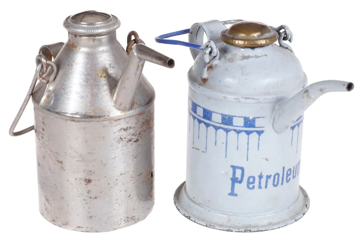 2 bidons à pétrole